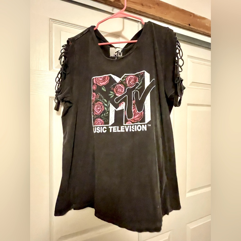 MTV Torrid Tee Distressed Sleeves 2X
